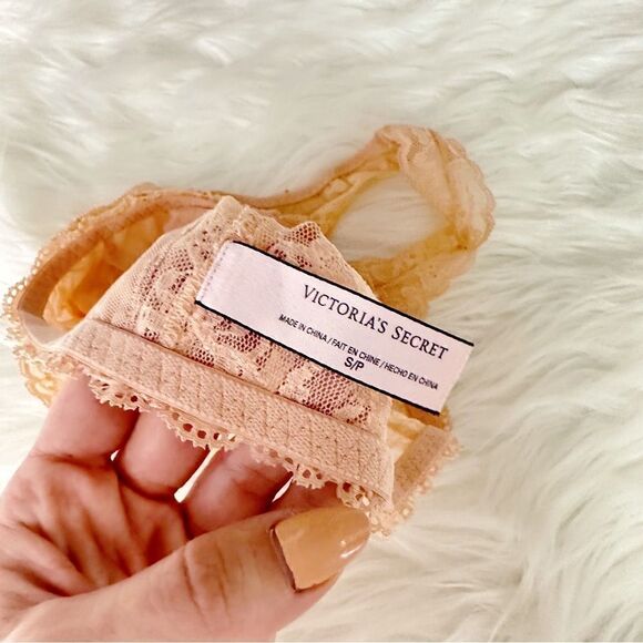 ɢᴜᴄ ᴠꜱ ᴜɴʟɪɴᴇᴅ ʟᴀᴄᴇ ʙʟᴜꜱʜ ʟᴏᴜɴɢᴇ ʙʀᴀʟᴇᴛᴛᴇ - Picture 5 of 10